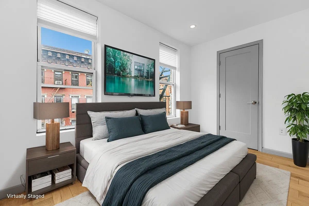 332 East 6th Street, photo 2