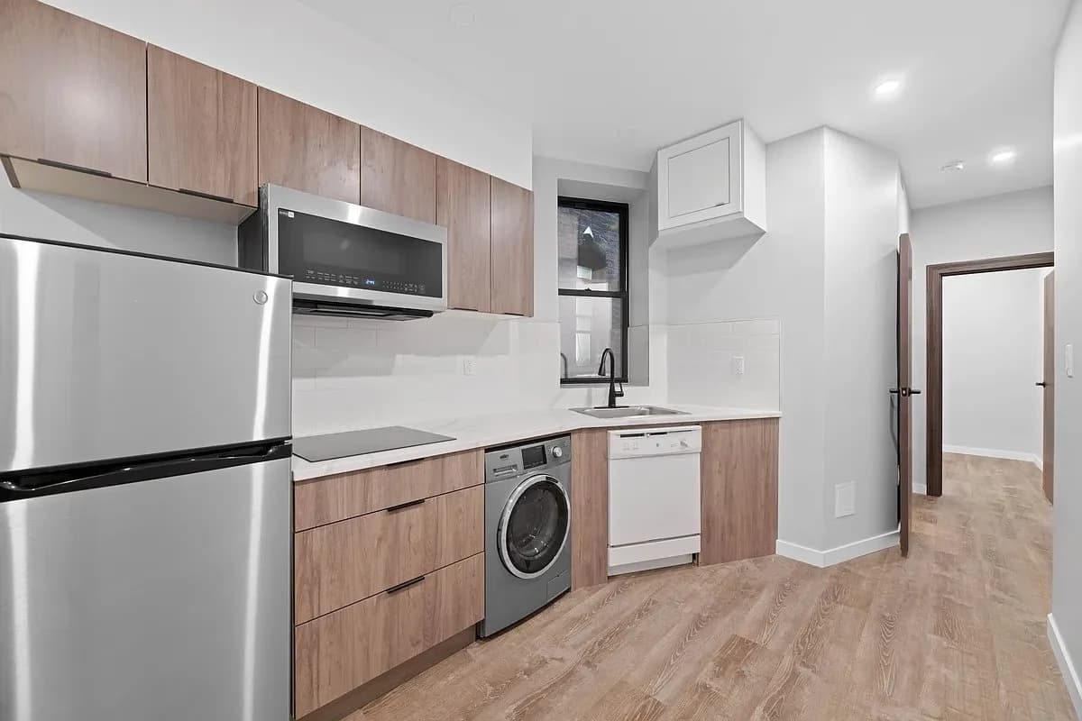 1 bed apartment at 437 West 46th Street, Unit 1FE, Hell's Kitchen, photo 4 of 5
