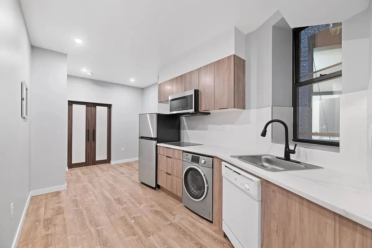 1 bed apartment at 437 West 46th Street, Unit 1FE, Hell's Kitchen, photo 3 of 5