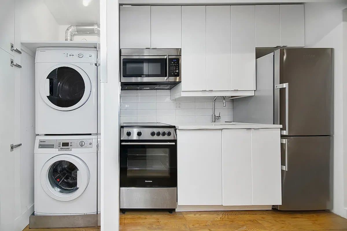102 Forsyth Street, photo 3