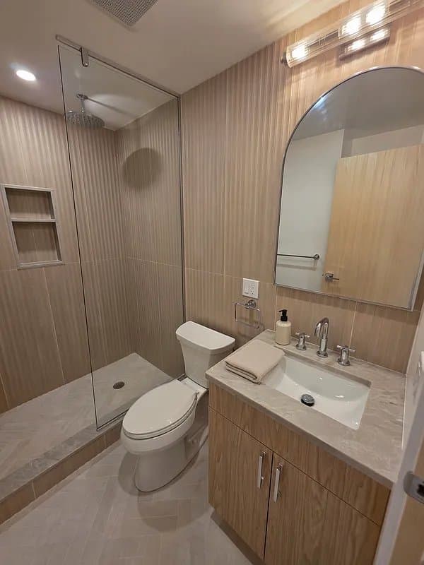 4 bed apartment at 644 Manhattan Avenue, Unit PH1, Greenpoint, photo 10 of 10