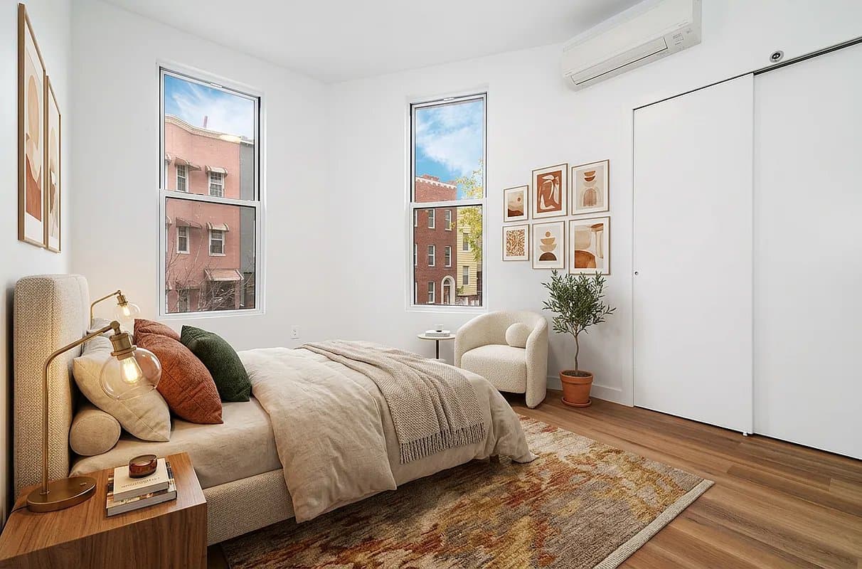 130 Cornelia Street, photo 2