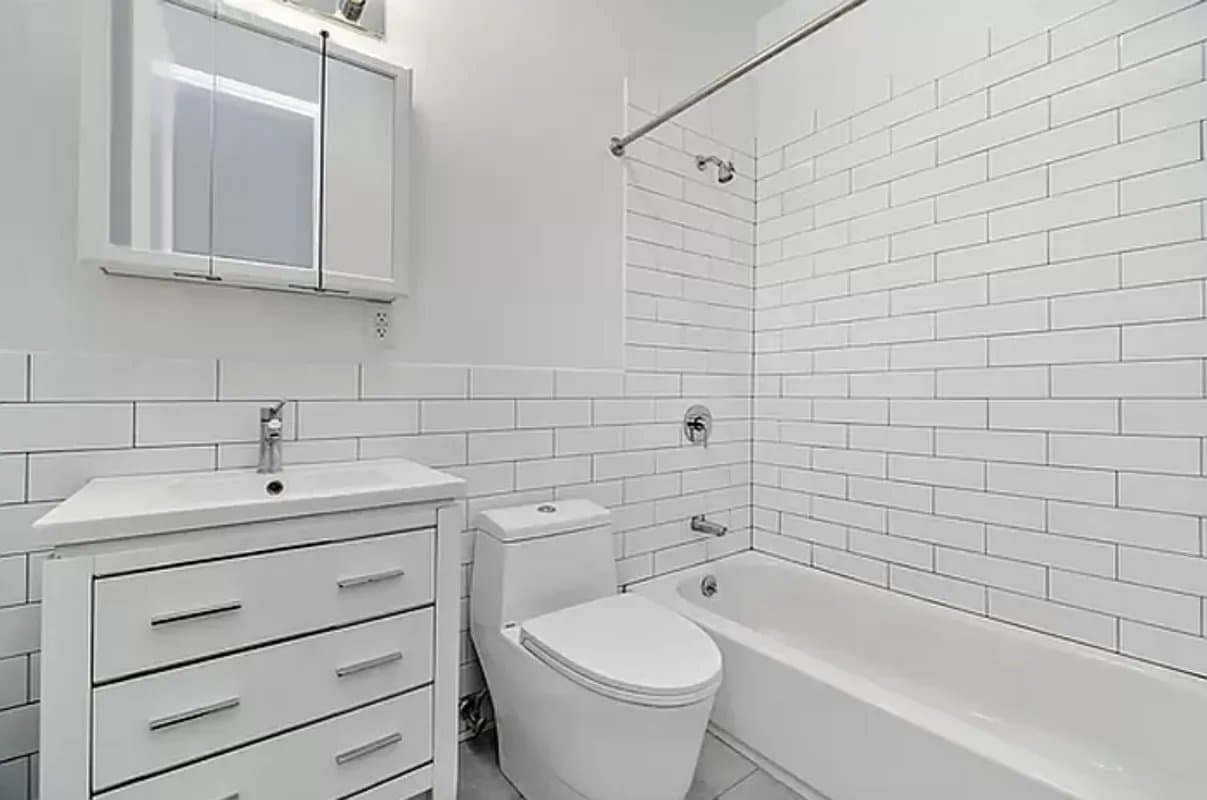 3 bed apartment at 130 Cornelia Street, Unit 2, Bushwick, photo 6 of 6