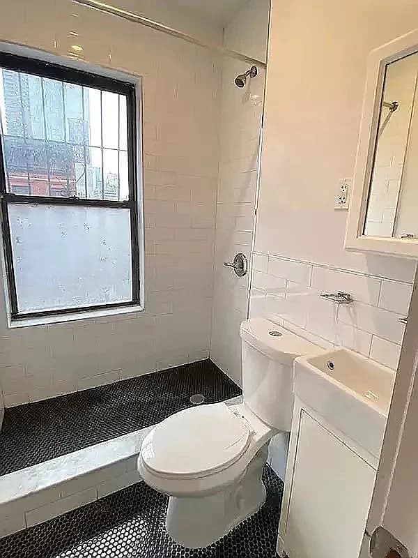 406 West 39th Street, photo 5
