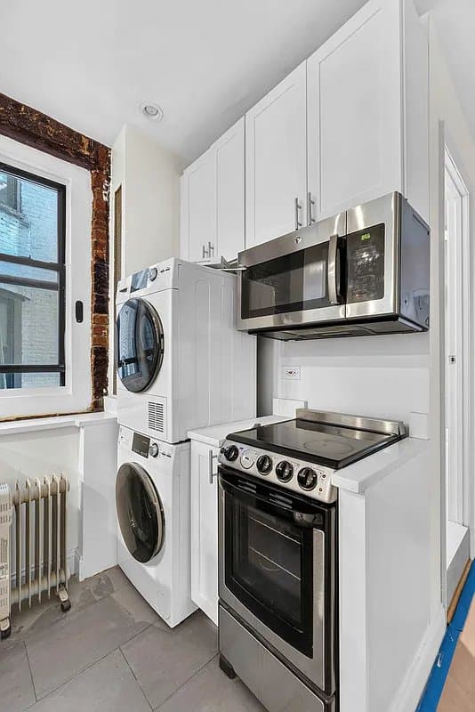3 bed apartment at 2 Bank Street, Unit 8, West Village, photo 6 of 8