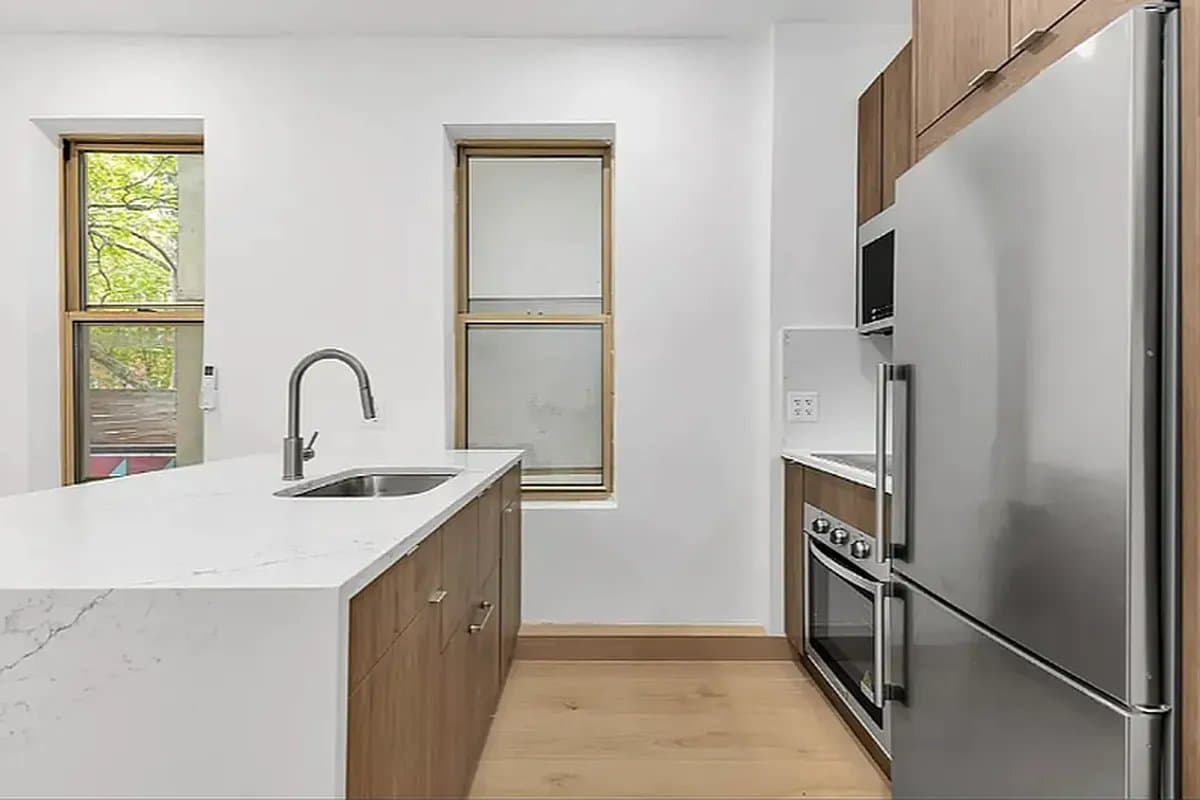 1 bed apartment at 246 East 53rd Street, Unit 2B, Midtown East, photo 3 of 5
