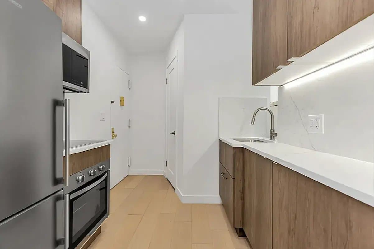 246 East 53rd Street, photo 2