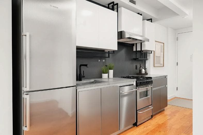 Studio apartment at 123 Melrose Street, Unit 223, Bushwick, photo 6 of 8