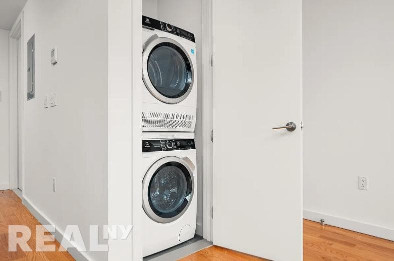 Studio apartment at 123 Melrose Street, Unit 254, Bushwick, photo 7 of 8