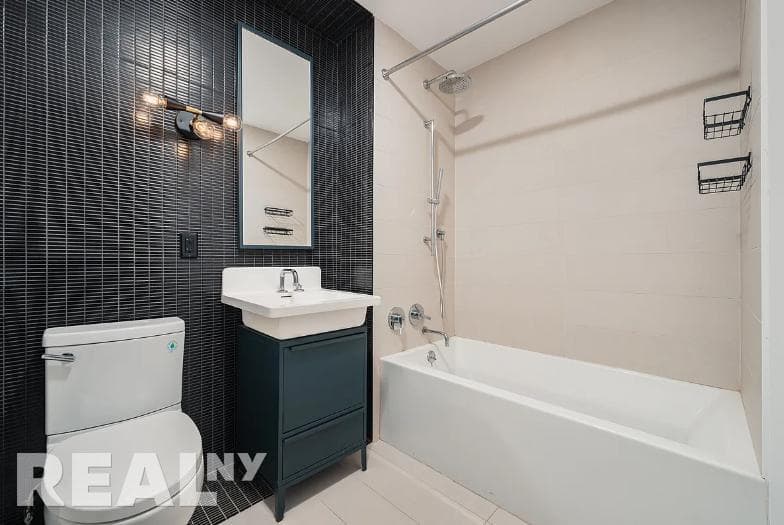 Studio apartment at 123 Melrose Street, Unit 254, Bushwick, photo 8 of 8