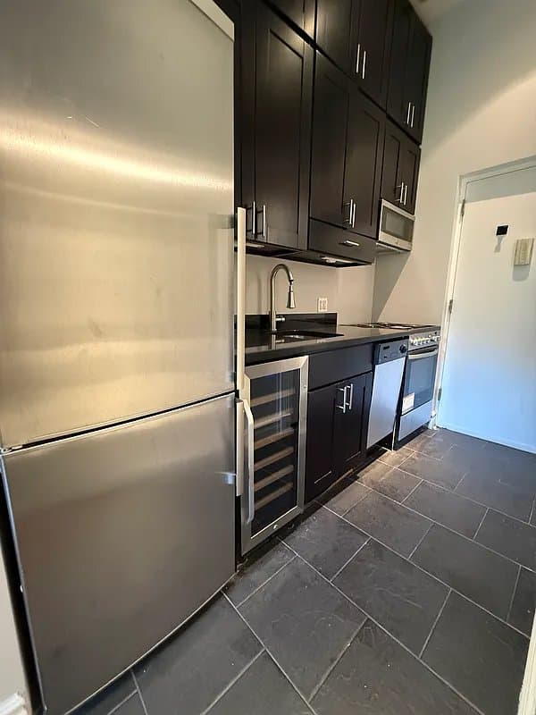 239 West 14th Street, photo 4