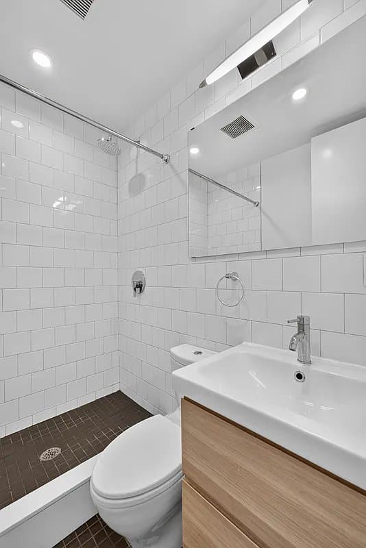 3 bed apartment at 59 Bogart Street, Unit 223, Bushwick, photo 6 of 7