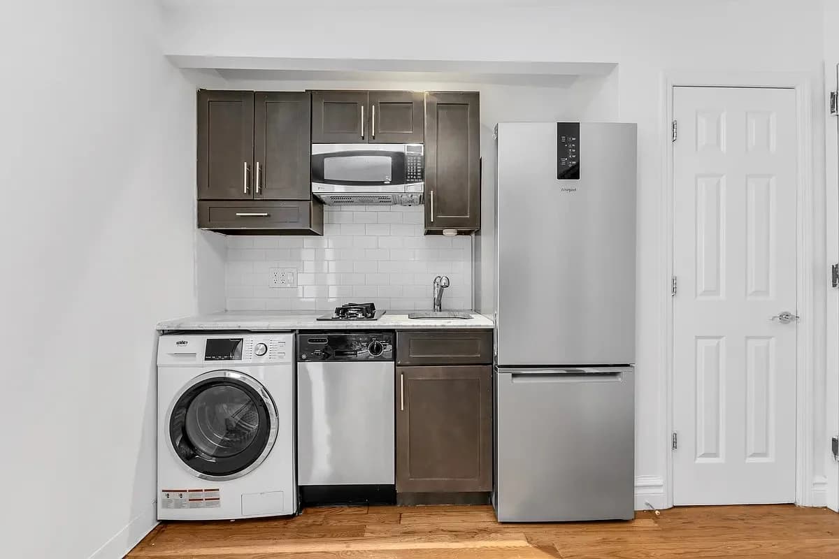 1 bed apartment at 325 East 10th Street, Unit R4C, East Village, photo 3 of 5