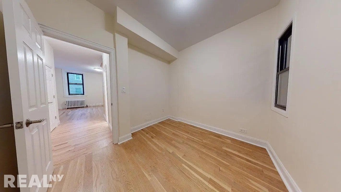 1 bed apartment at 117 E 89th ST, Unit 000A2, Upper East Side, photo 2 of 6