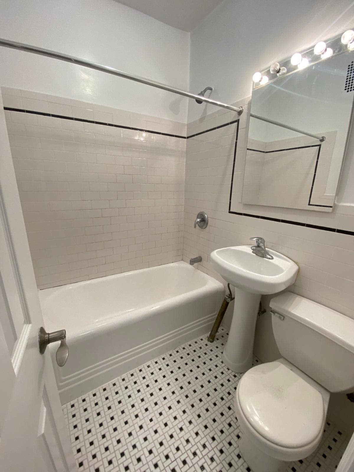 1 bed apartment at 117 E 89th ST, Unit 000B1, Upper East Side, photo 6 of 6