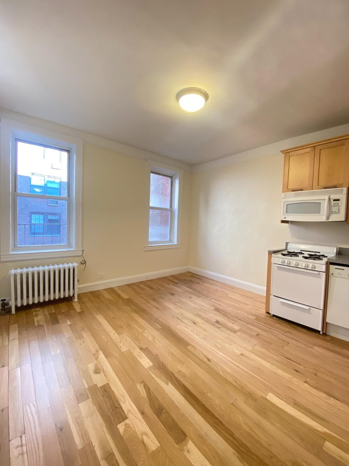 1 bed apartment at 117 E 89th ST, Unit 000B1, Upper East Side, photo 2 of 6