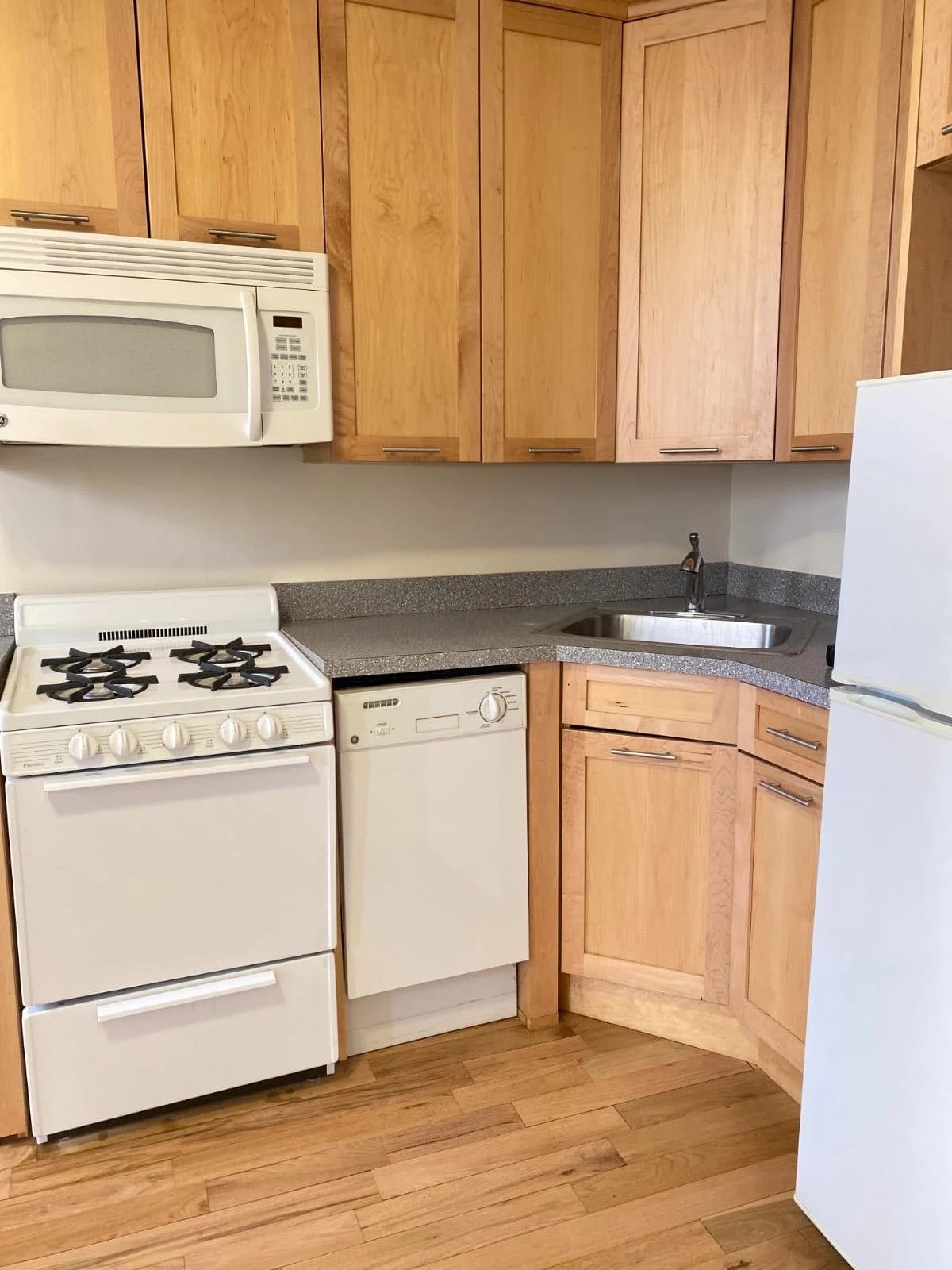 1 bed apartment at 117 E 89th ST, Unit 000B1, Upper East Side, photo 4 of 6