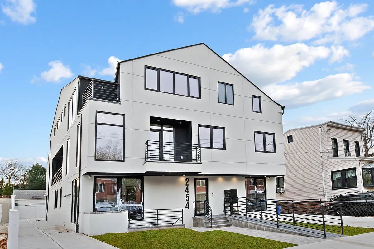 3 bed apartment at 2454 East 15th Street, Unit 1B, Sheepshead Bay, photo 7 of 8