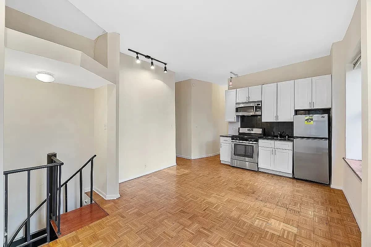 2 bed apartment at 619 East 5th Street, Unit 4, East Village, photo 3 of 7