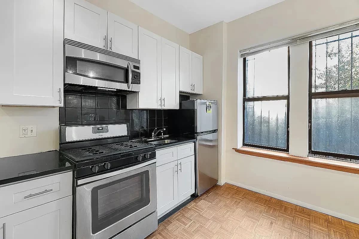 2 bed apartment at 619 East 5th Street, Unit 4, East Village, photo 2 of 7
