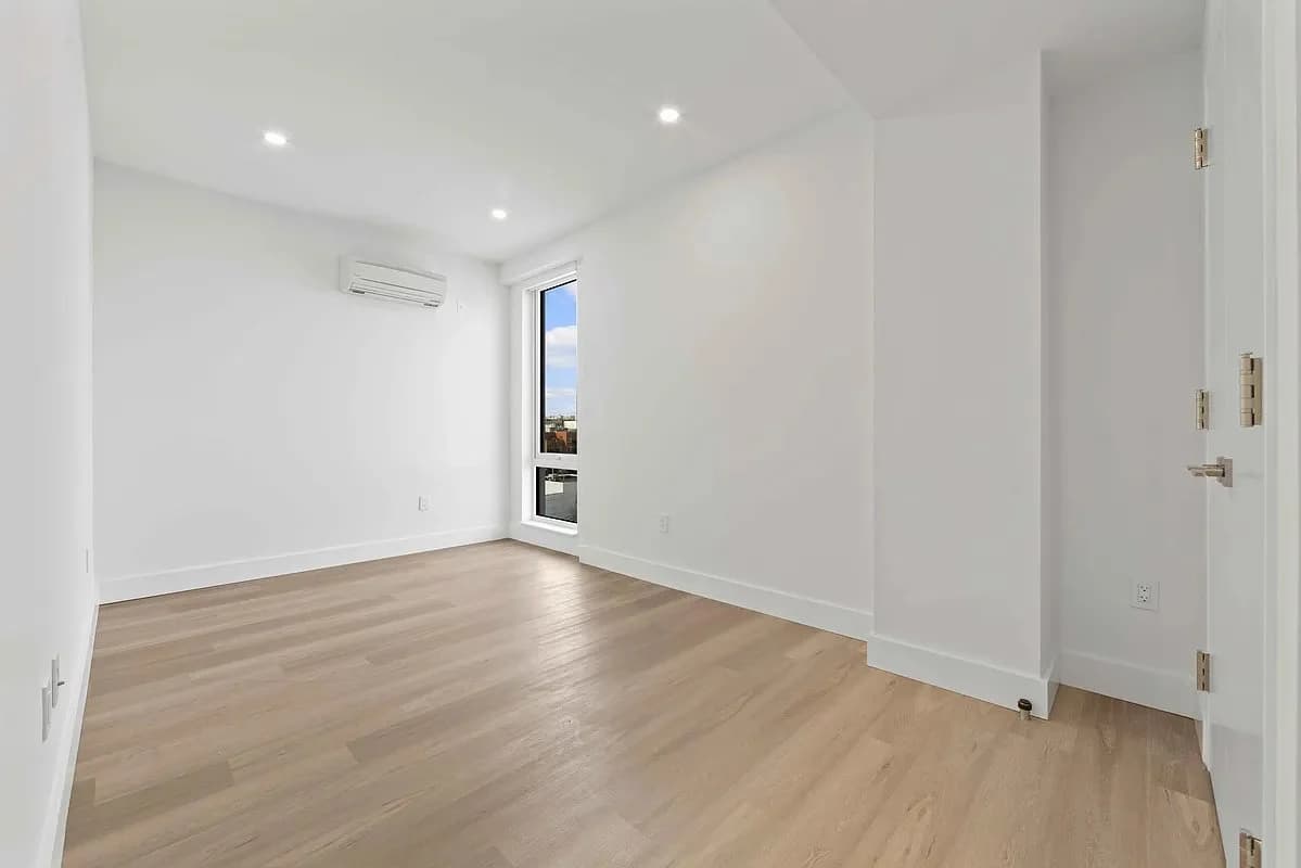 1 bed apartment at 45-10 215th Place, Unit PHG, Bayside, photo 11 of 14