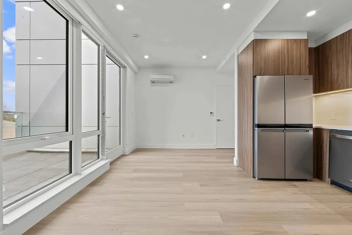 1 bed apartment at 45-10 215th Place, Unit PHG, Bayside, photo 5 of 14