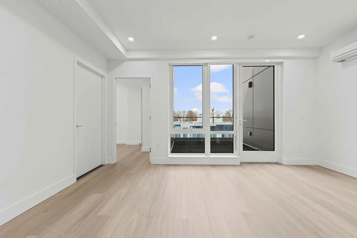 1 bed apartment at 45-10 215th Place, Unit PHG, Bayside, photo 8 of 14