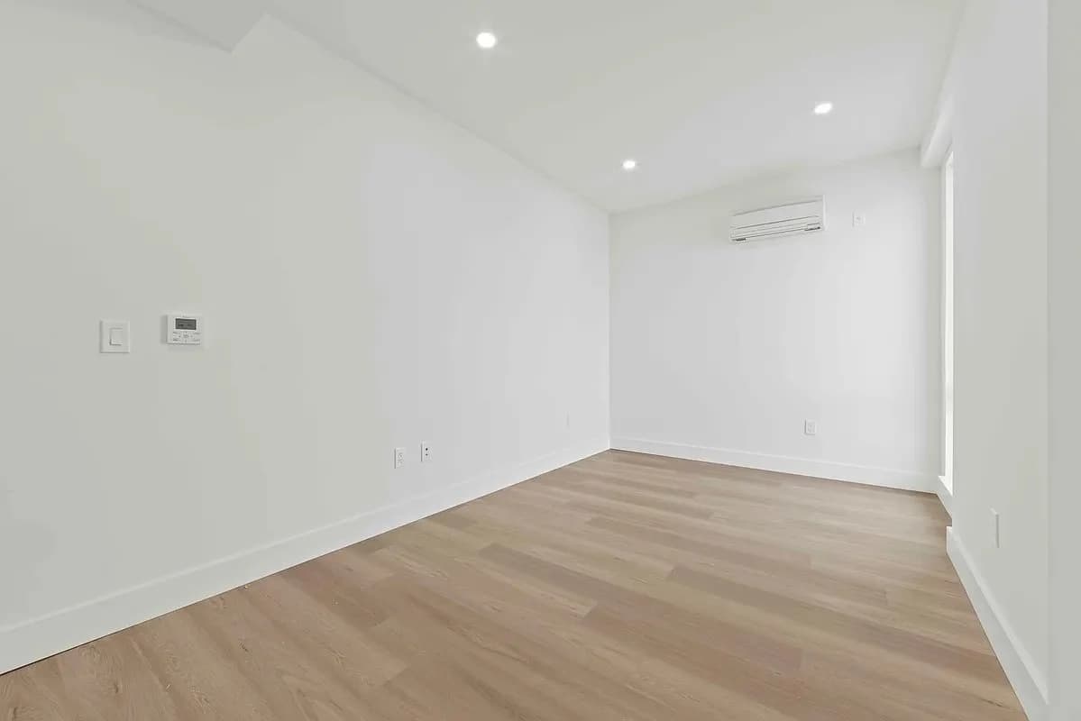 1 bed apartment at 45-10 215th Place, Unit PHG, Bayside, photo 12 of 14