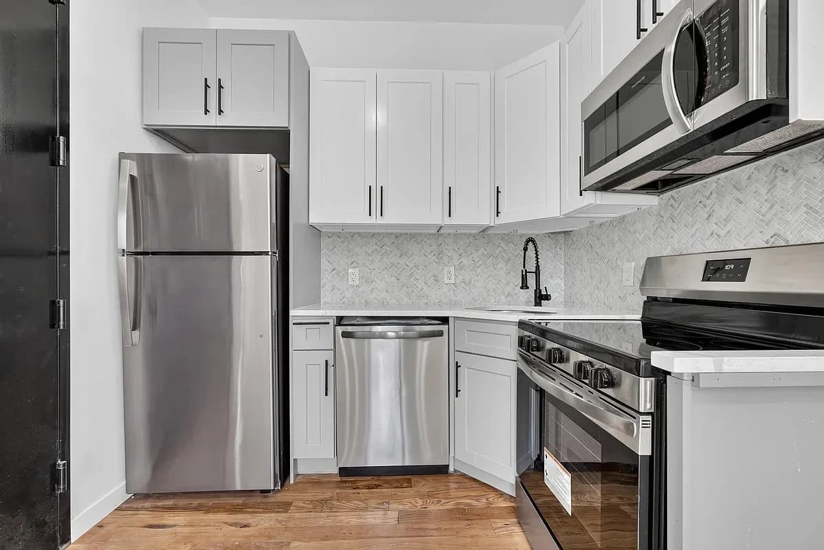4 bed apartment at 474 Suydam Street, Unit 2FT, Bushwick, photo 7 of 10
