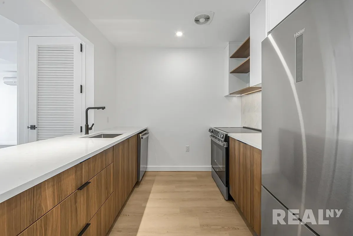 3 bed apartment at 953 Dean Street, Unit 515, Crown Heights, photo 5 of 8