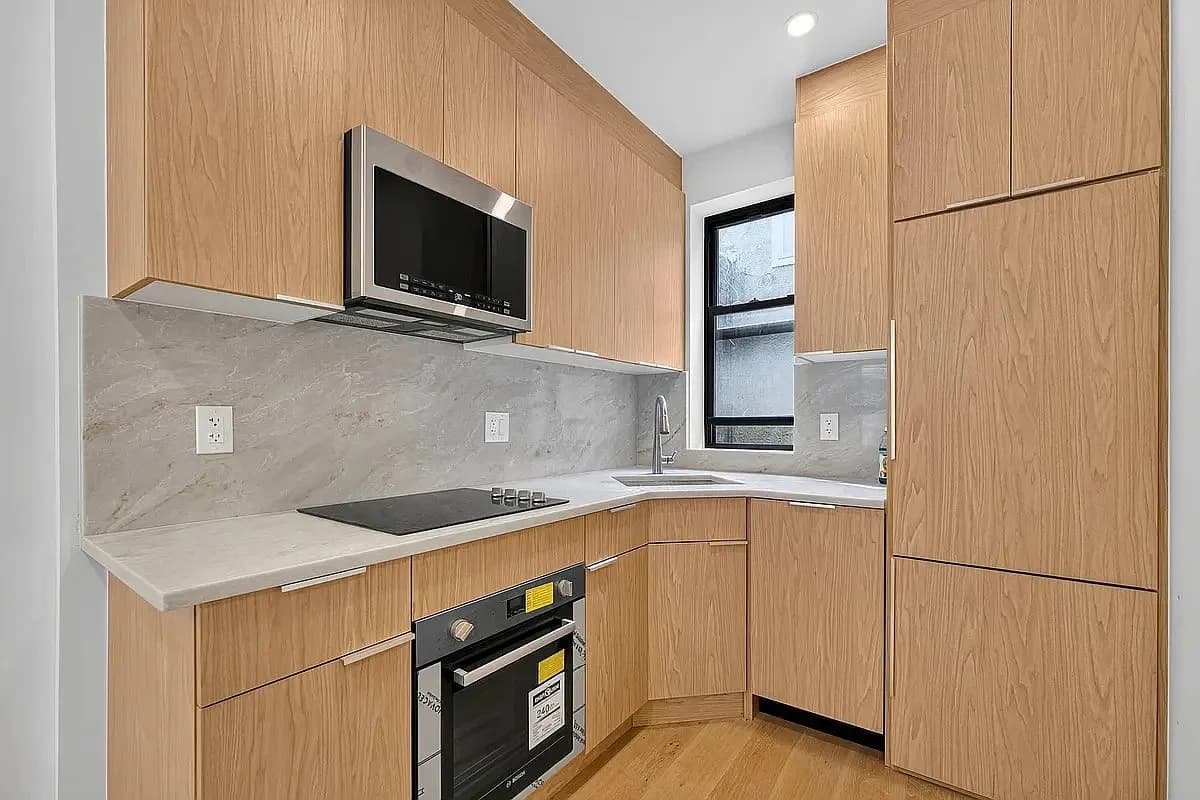 205 Eighth Avenue, photo 4