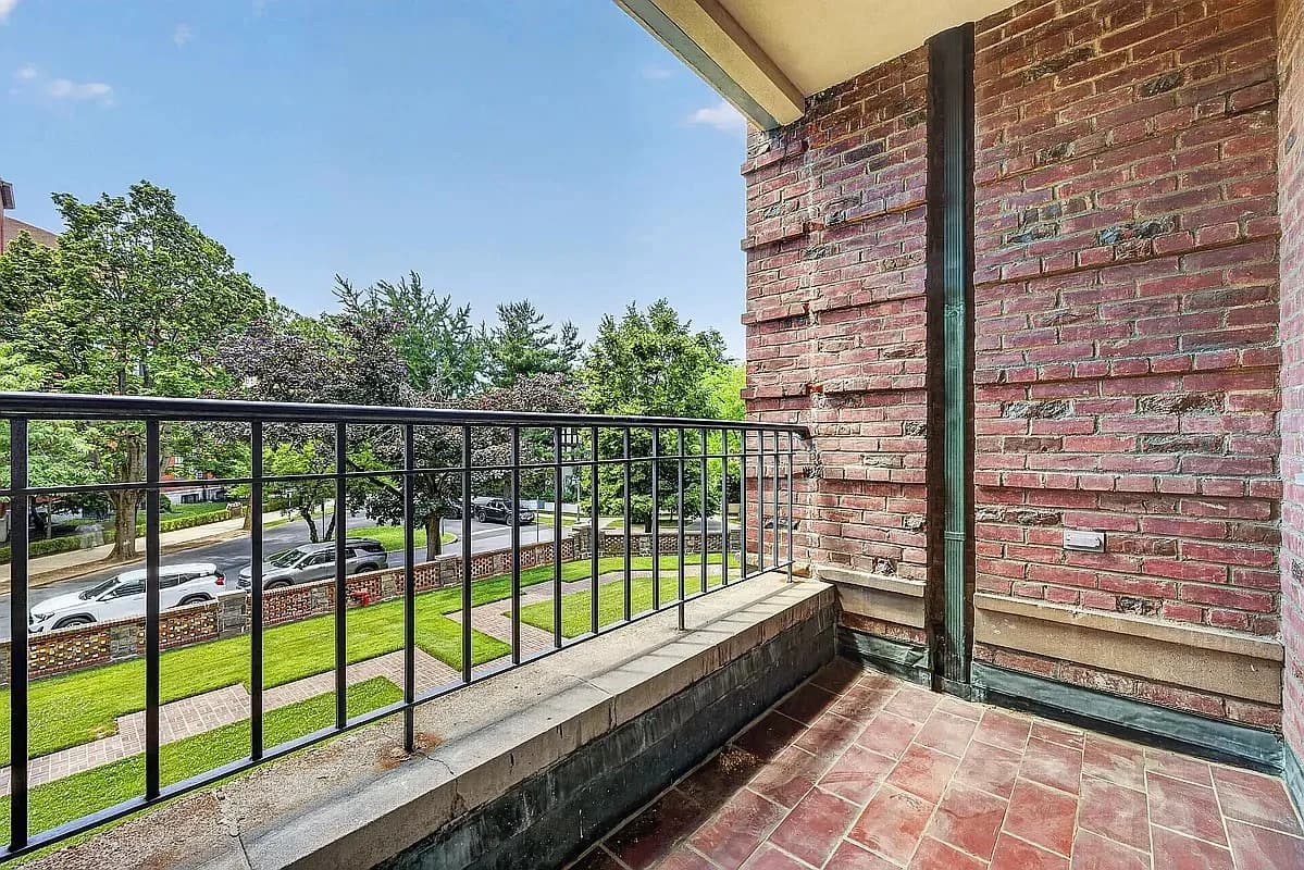 2 bed apartment at 150 Greenway Terrace, Unit W24, Forest Hills, photo 4 of 6