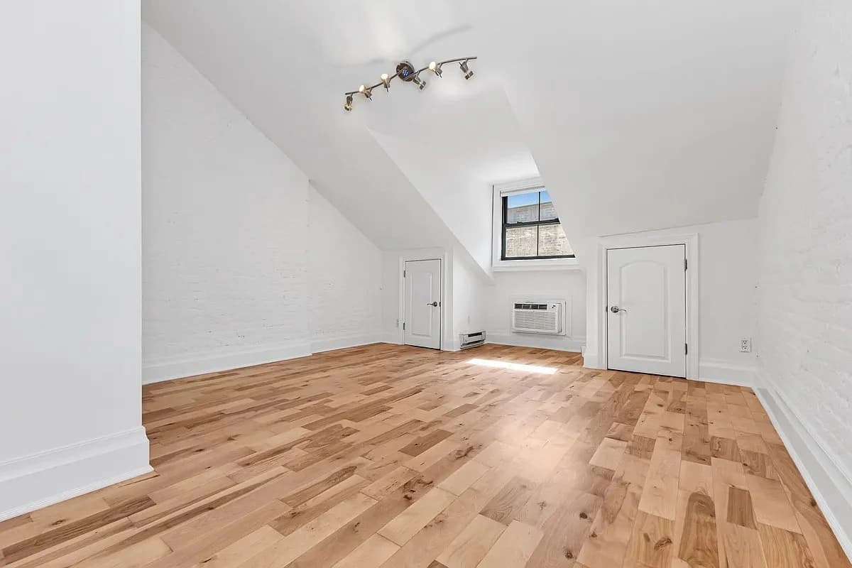 1 bed apartment at 404 West 22nd Street, Unit 4F, Chelsea, photo 2 of 5