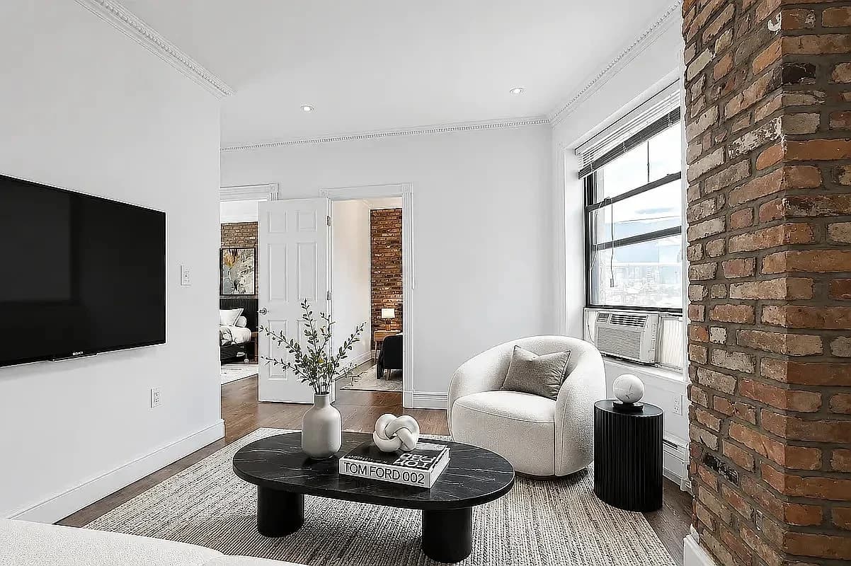 107 Christopher Street, photo 2