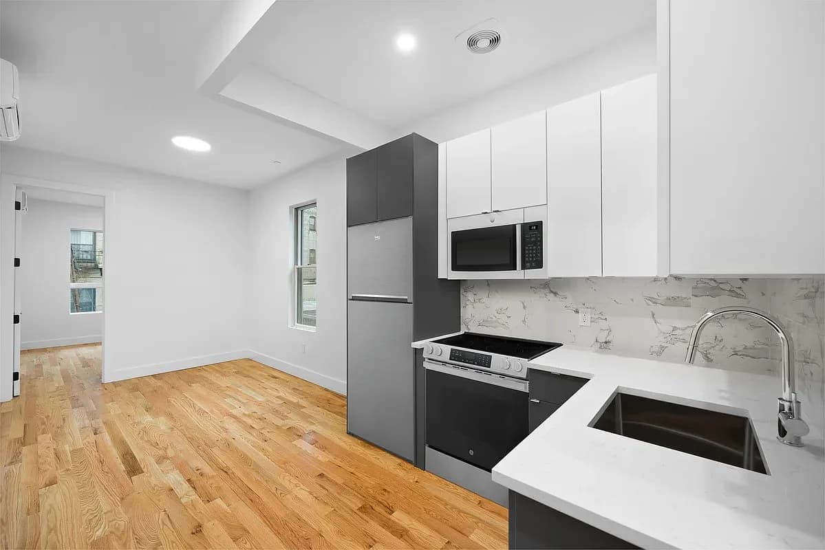 179 Martense Street, photo 3
