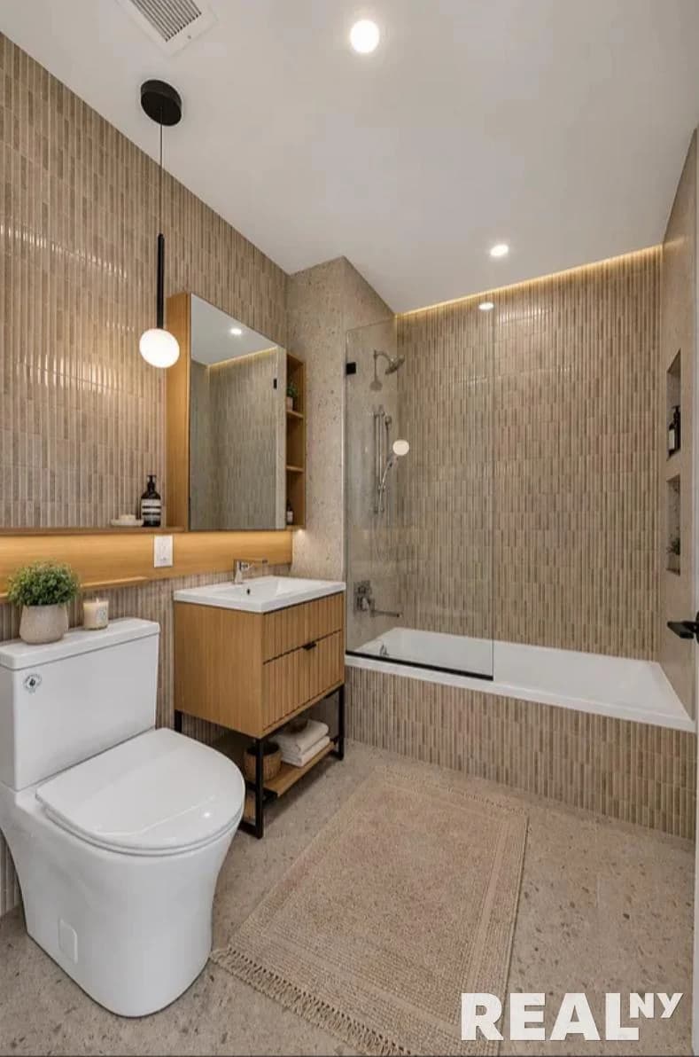 1 bed apartment at 104 Fleet Place, Unit 14E, Downtown Brooklyn, photo 9 of 9