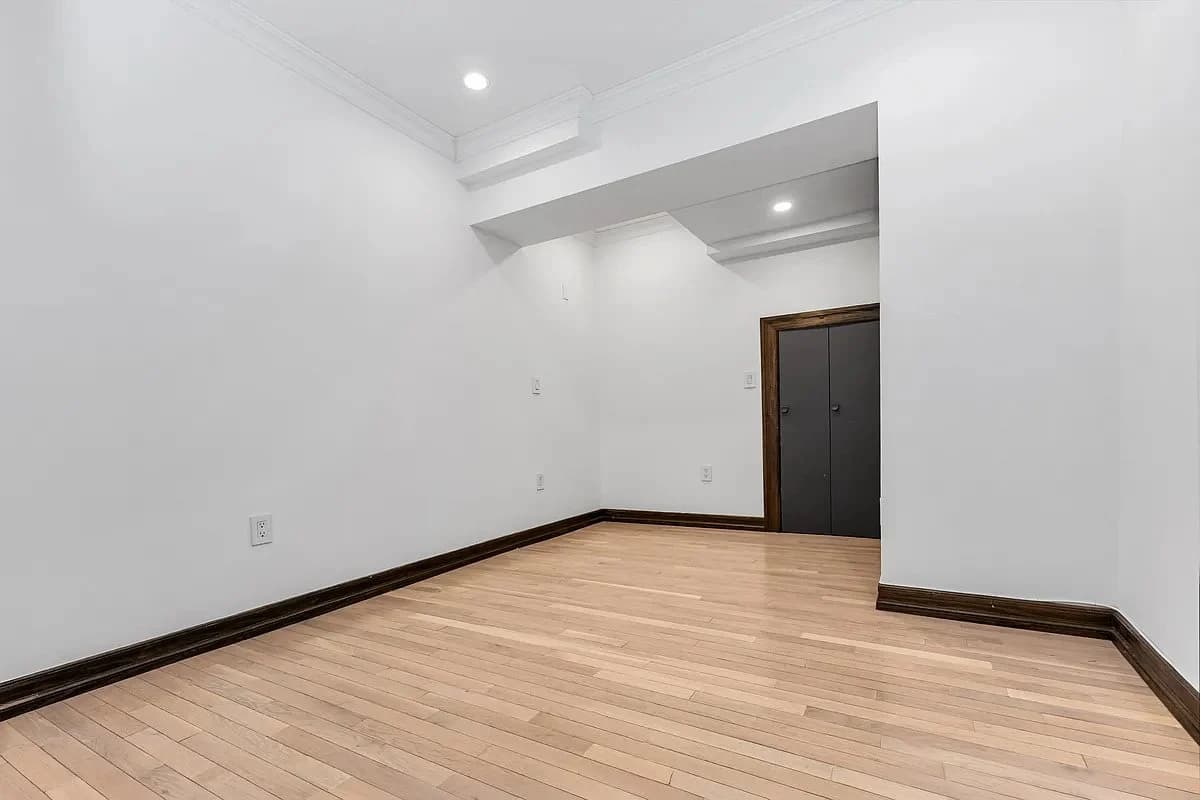 1 bed apartment at 121 East 37th Street, Unit 2C, Murray Hill, photo 3 of 6