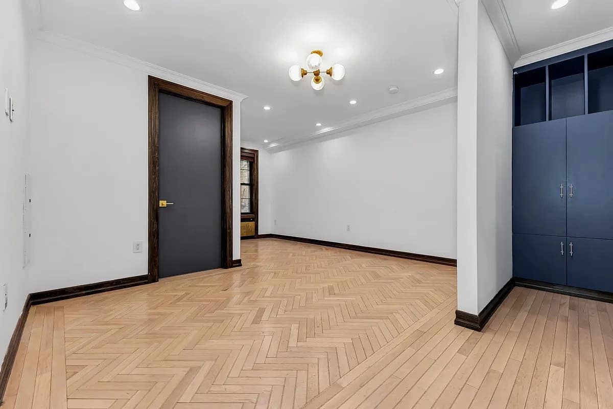 1 bed apartment at 121 East 37th Street, Unit 2C, Murray Hill, photo 2 of 6