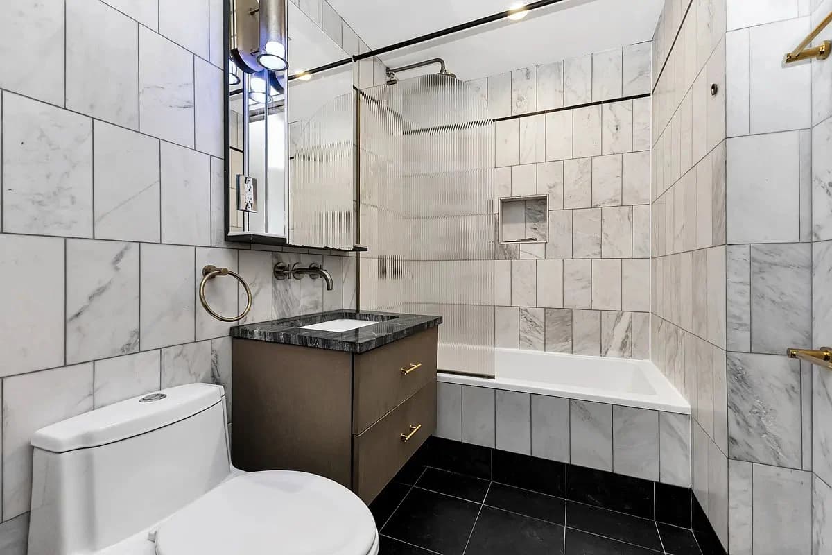 1 bed apartment at 121 East 37th Street, Unit 2C, Murray Hill, photo 6 of 6
