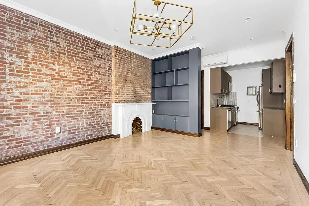 121 East 37th Street, photo 2
