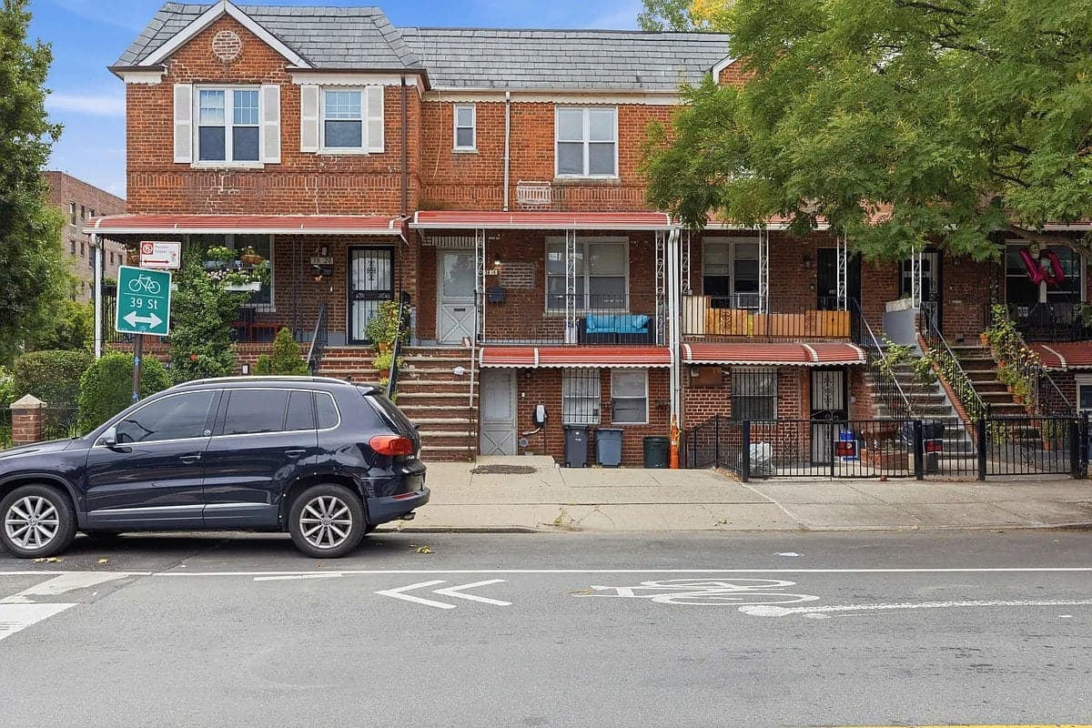 2 bed apartment at 38-18 47th Avenue, Unit 2, Sunnyside, photo 11 of 11
