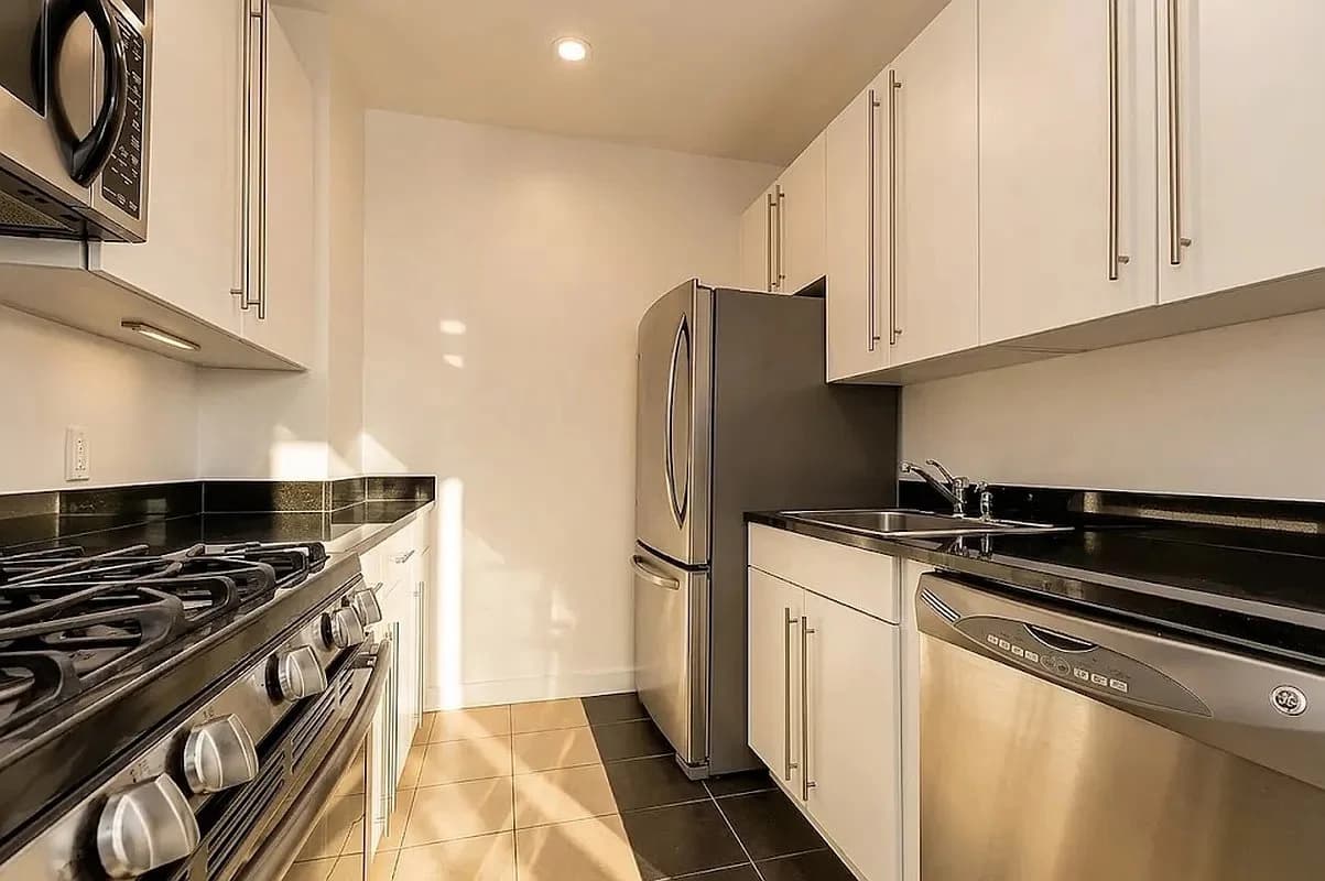 2 bed apartment at 50 Murray Street, Unit 836, Financial District, photo 2 of 4