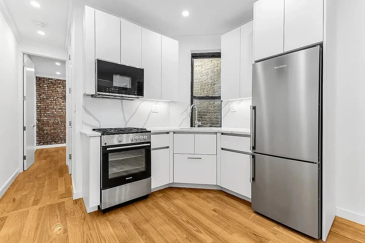 1 bed apartment at 829 Ninth Avenue, Unit 2B, Hell's Kitchen, photo 3 of 4