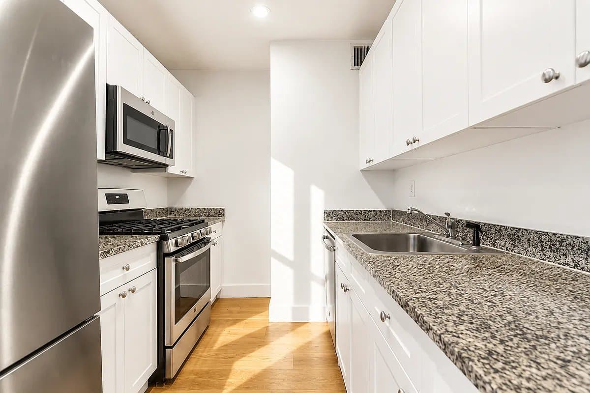5 bed apartment at 50 Murray Street, Unit 1333, Financial District, photo 6 of 7