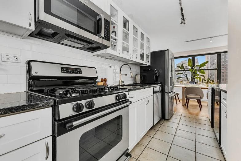 1 bed apartment at 7 East 14th Street, Unit 1409, Union Square, photo 4 of 7