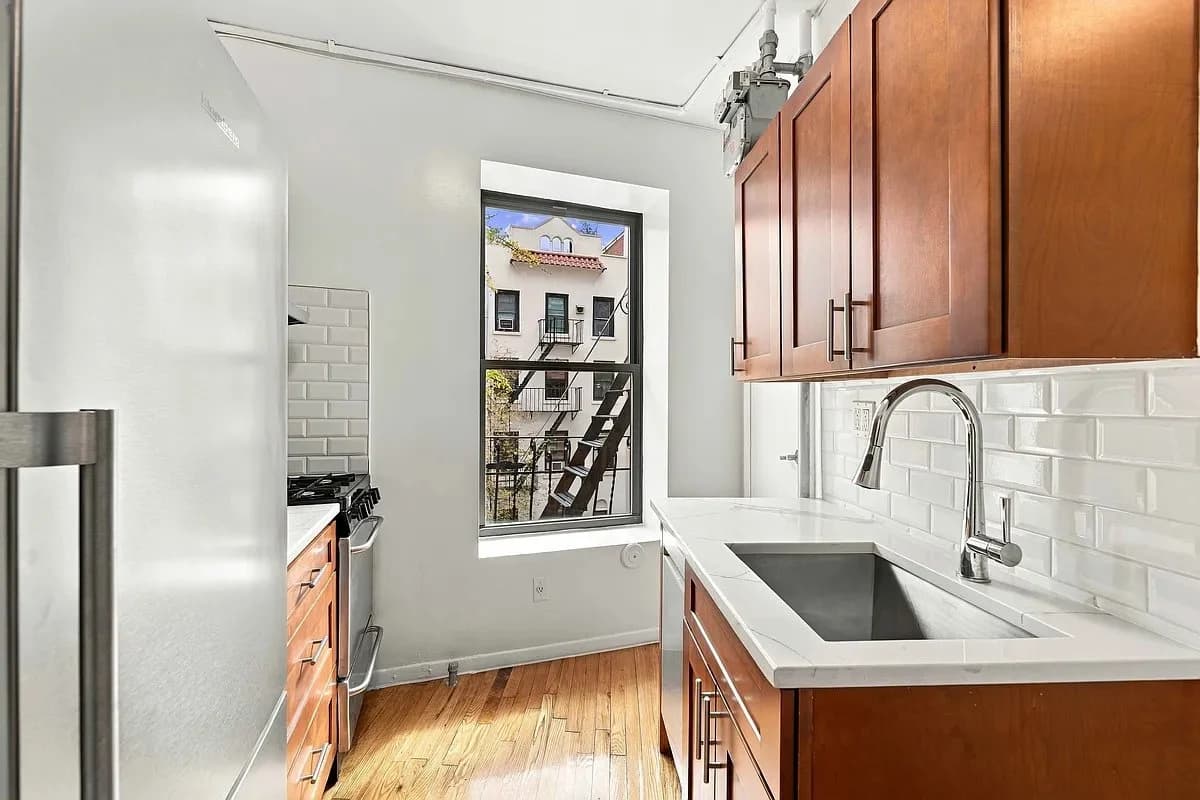 2 bed apartment at 117 Perry Street, Unit 8, West Village, photo 4 of 5