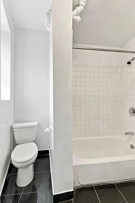 2 bed apartment at 117 Perry Street, Unit 8, West Village, photo 5 of 5