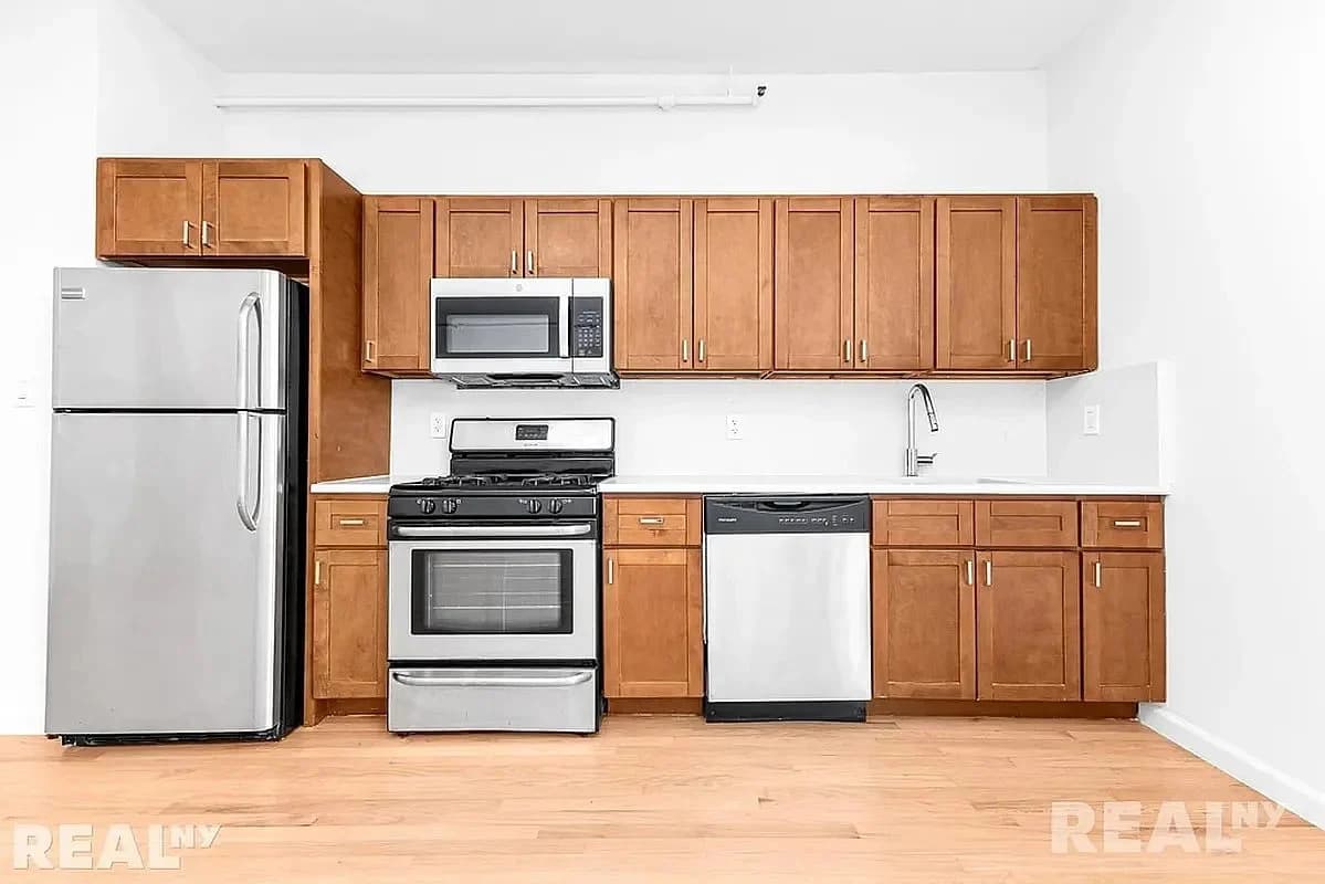 1 bed apartment at 97 Grand Avenue, Unit 4D, Clinton Hill, photo 2 of 9