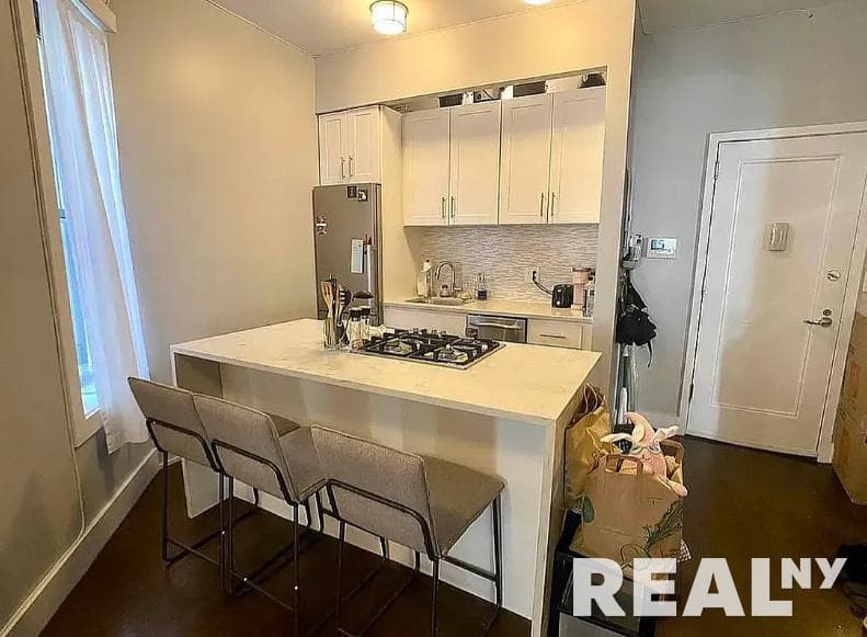 3 Bed apartment at 165 East 90th Street, Unit 2C, Upper East Side, photo 1 of 5