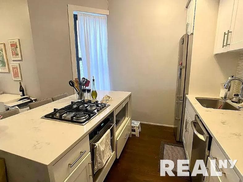 3 bed apartment at 165 E 90th St, Unit 2C, Upper East Side, photo 2 of 5